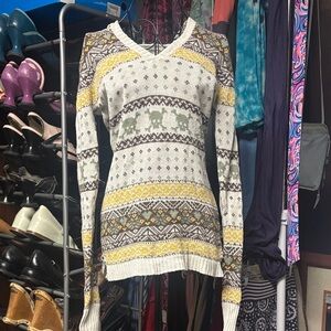 Billabong V-Neck Sweater with Cream, Yellow, and Green Patterns